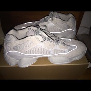 Yeezy 500 “salt” size 8.5